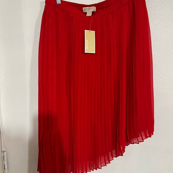 Michael Kors red pleaded asymmetric NWT skirt size L - Picture 1 of 5